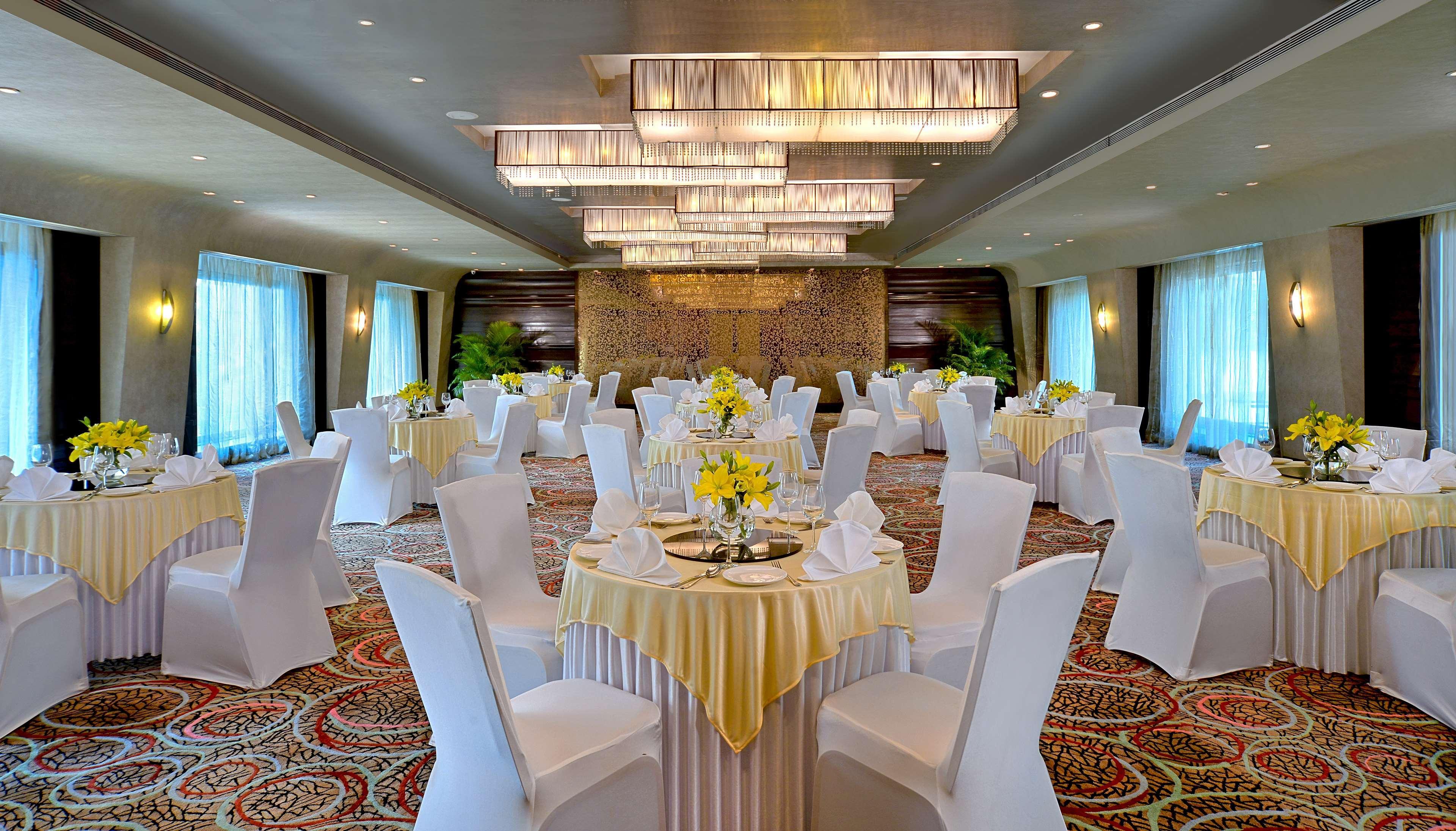 Radisson Mumbai Goregaon Zewnętrze zdjęcie