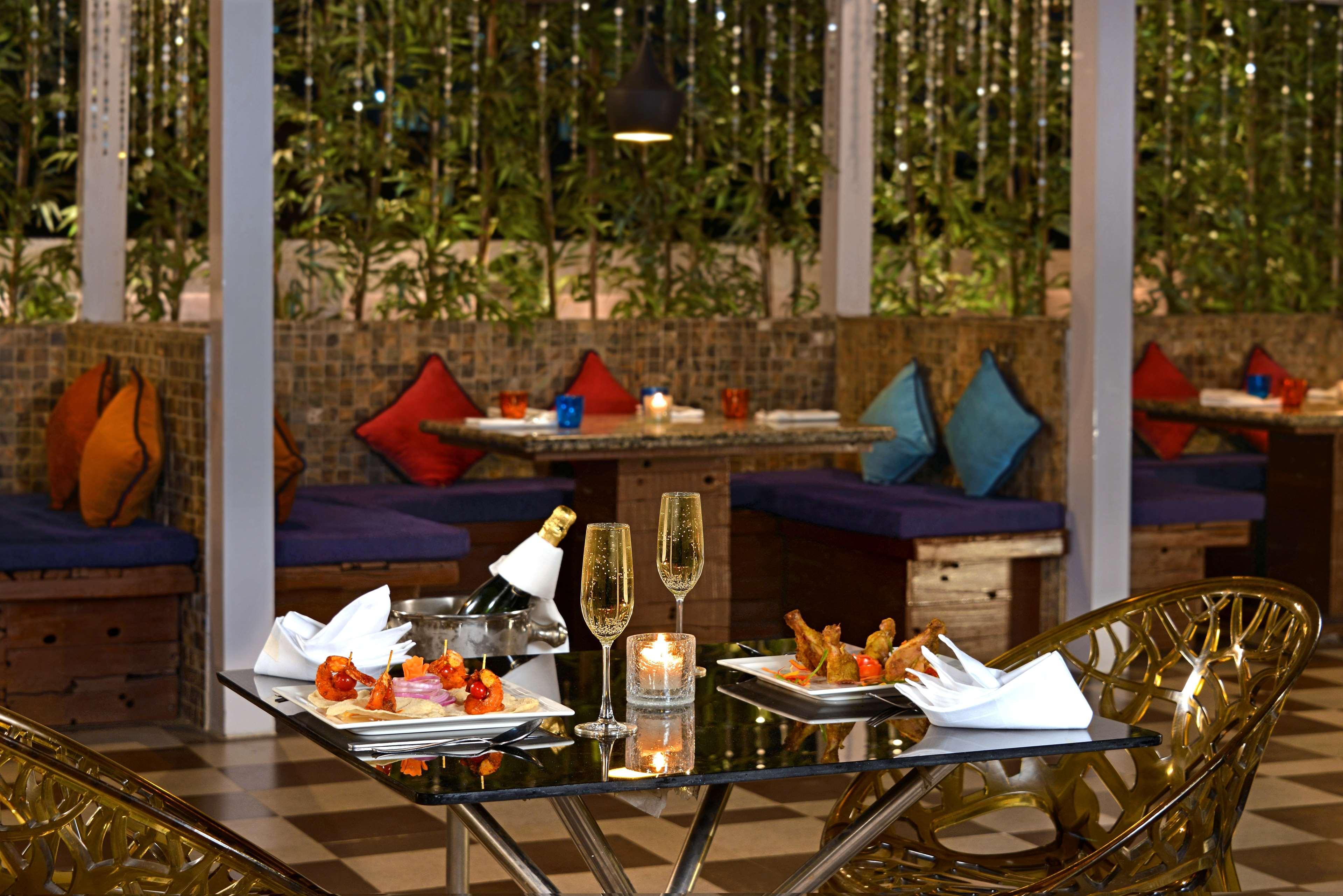 Radisson Mumbai Goregaon Zewnętrze zdjęcie